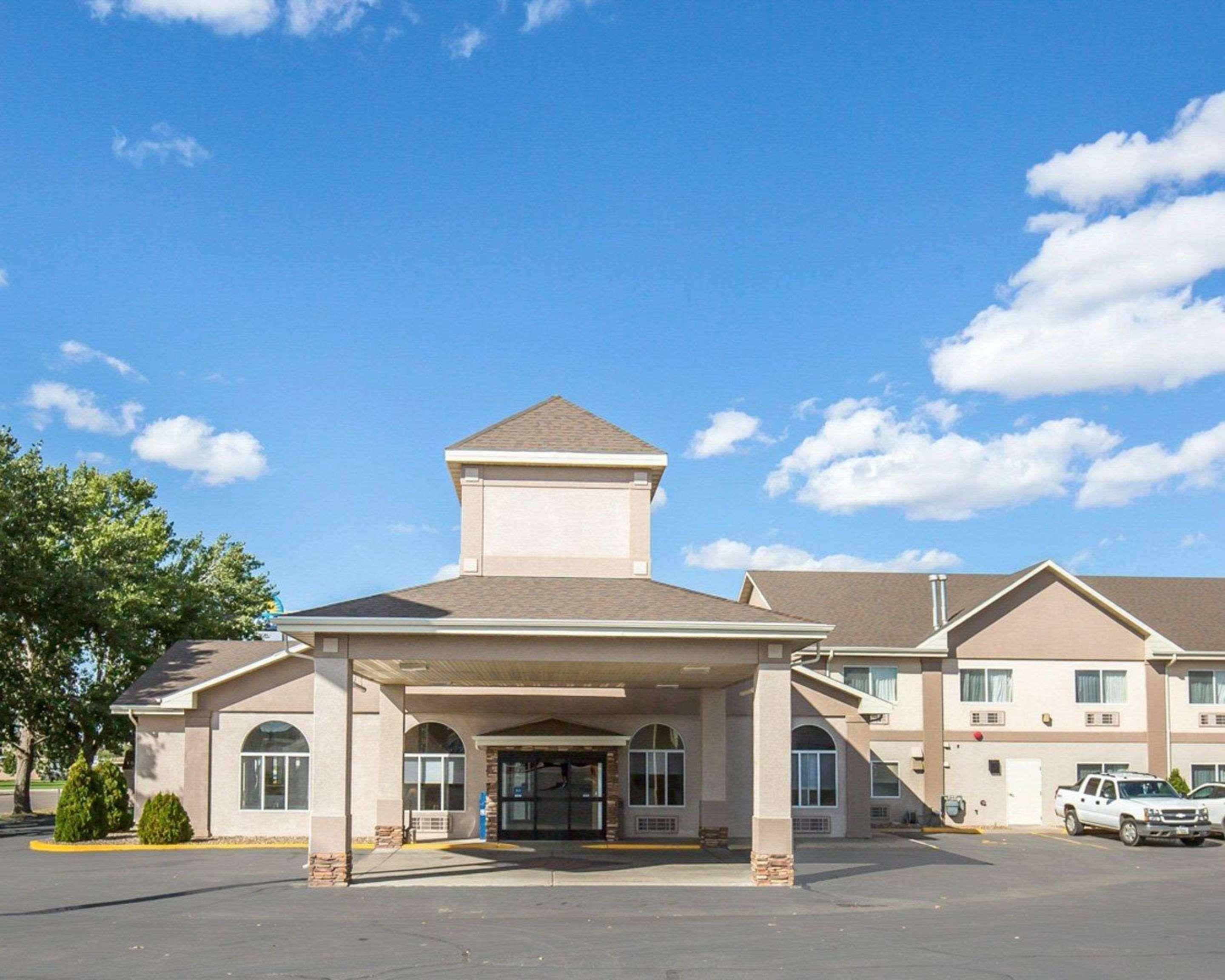 Fairbridge Inn & Suites Глендайв Екстериор снимка