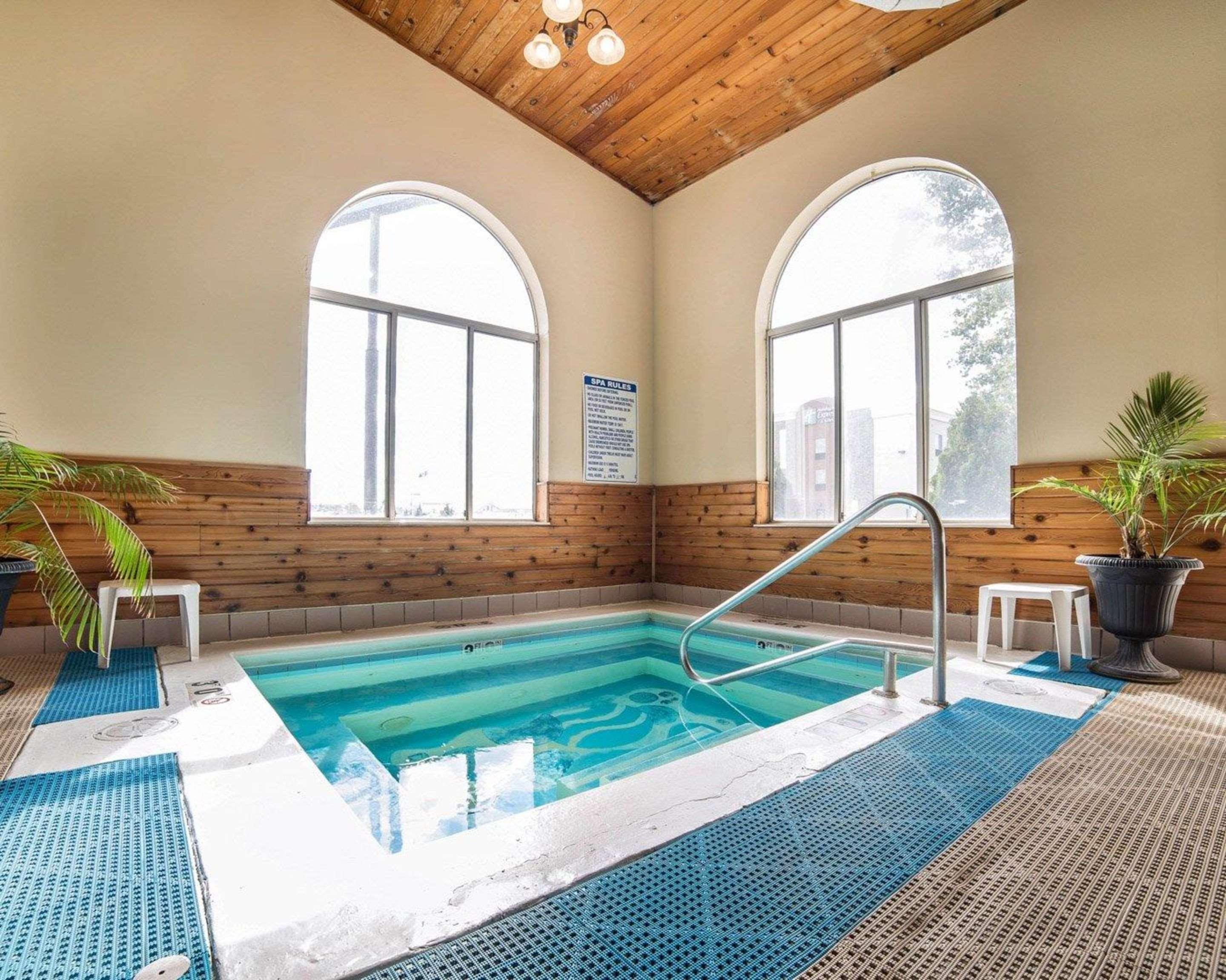 Fairbridge Inn & Suites Глендайв Екстериор снимка